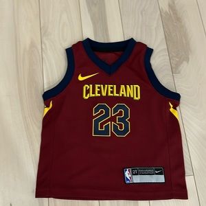 LeBron James Jersey Cleveland Cavaliers NIKE boys youth kids toddler (2T)